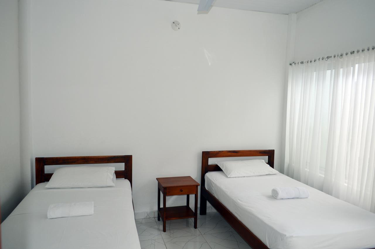 Hotel Heliconias Leticia Exterior photo